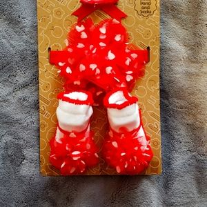 Baby's Valentines Day headband and bootie set.Brand new0-6 month